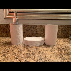 Vowinckel Bathroom Accessory Set